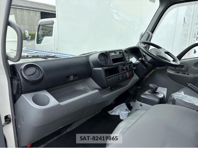 Hino DUTRO 2012-08 8071471-3