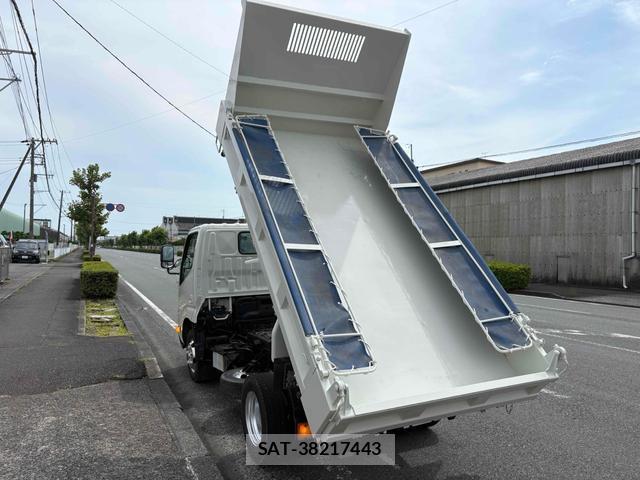 Hino DUTRO 2019-10 8071472-1
