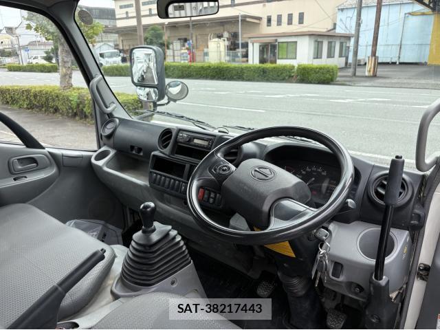 Hino DUTRO 2019-10 8071472-2