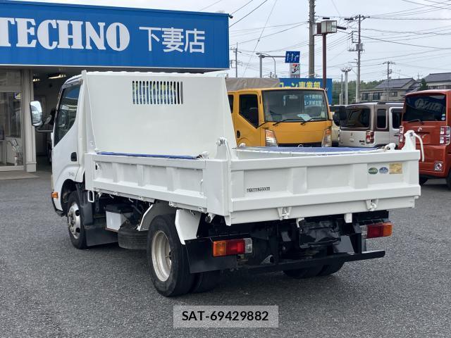 Hino DUTRO 2011-08 8072569-13