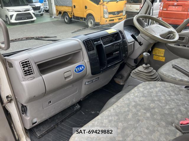 Hino DUTRO 2011-08 8072569-6