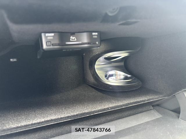 Mercedes Benz E-CLASS 2024-03 8071060-13