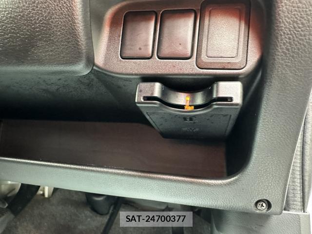 Mitsubishi EK CUSTOM 2013-08 8072046-13