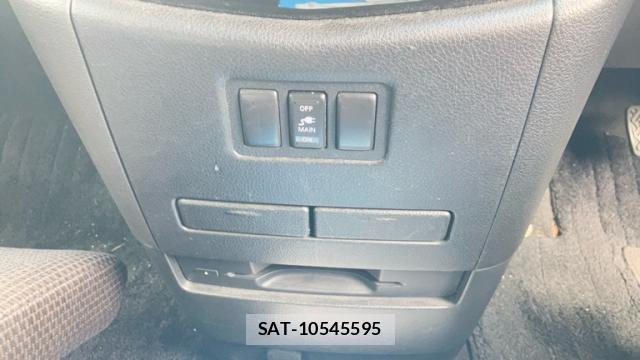Nissan ELGRAND 2011-07 8071305-17