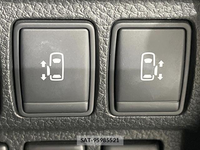 Nissan ELGRAND 2012-02 8071493-5