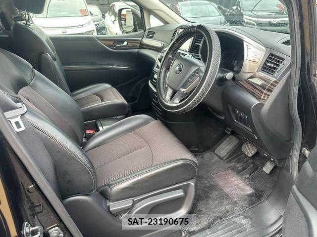 Nissan ELGRAND 2016-05 8071498-11