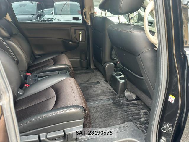 Nissan ELGRAND 2016-05 8071498-12