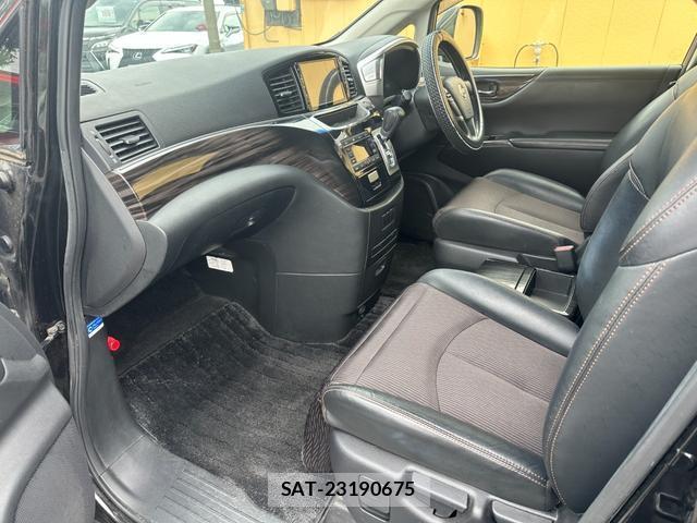 Nissan ELGRAND 2016-05 8071498-13