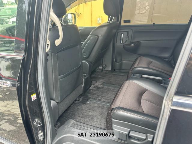 Nissan ELGRAND 2016-05 8071498-14