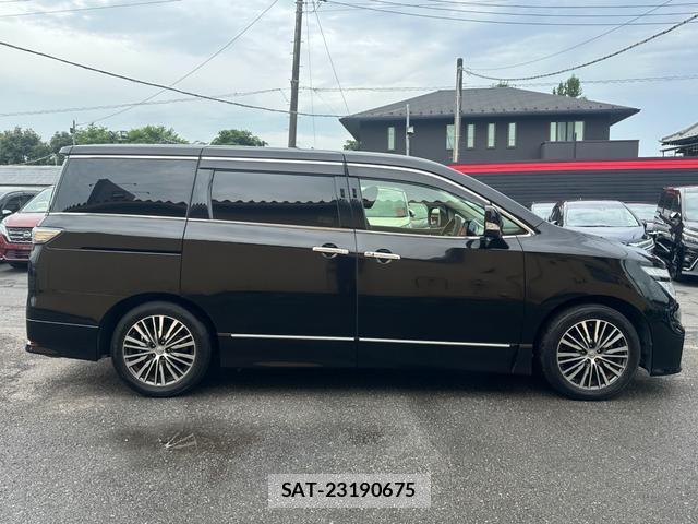 Nissan ELGRAND 2016-05 8071498-18