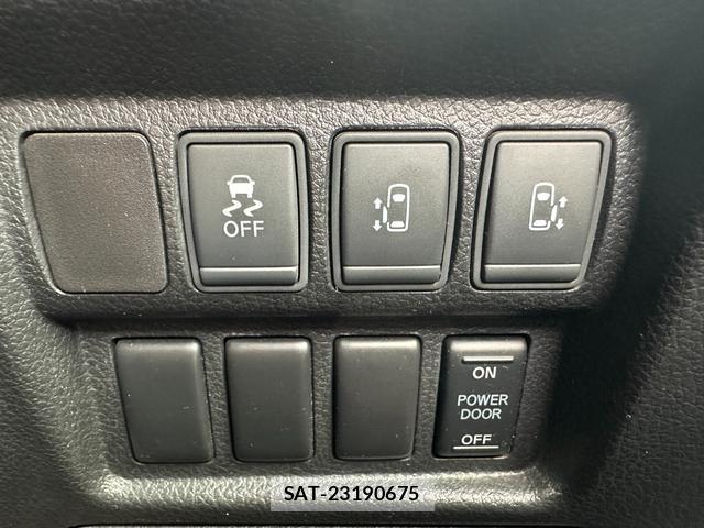 Nissan ELGRAND 2016-05 8071498-5