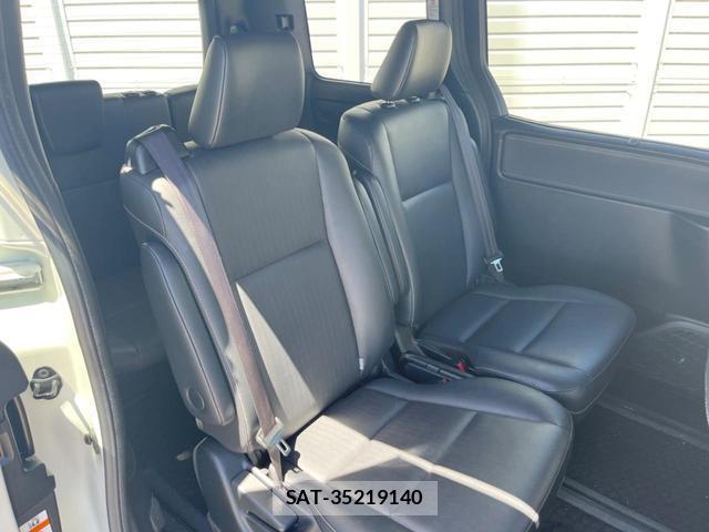 Toyota ESQUIRE 2017-02 8071736-8