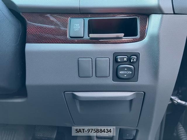 Toyota ESTIMA 2011-12 8071304-6
