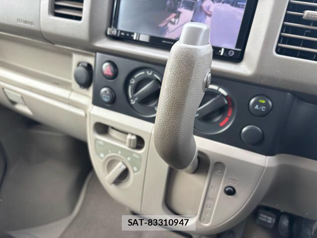 Suzuki EVERY 2013-02 8072566-6