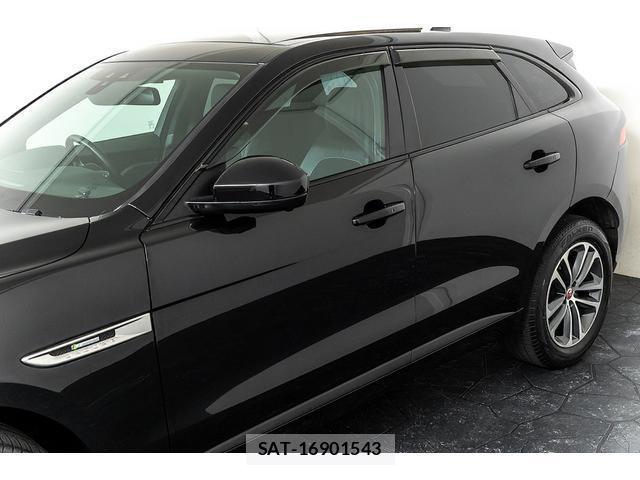 Jaguar F-PACE 2016-09 8071757-7
