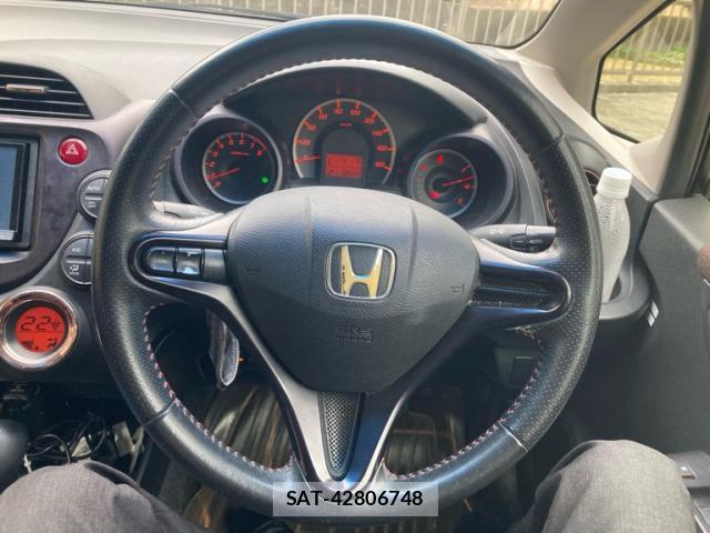 Honda FIT 2013-03 8071043-9
