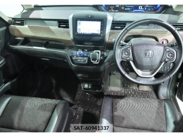 Honda FREED HYBRID 2021-10 8070889-2