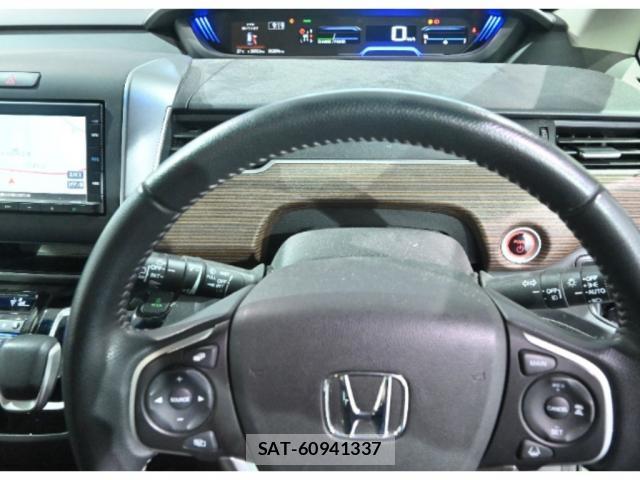 Honda FREED HYBRID 2021-10 8070889-9