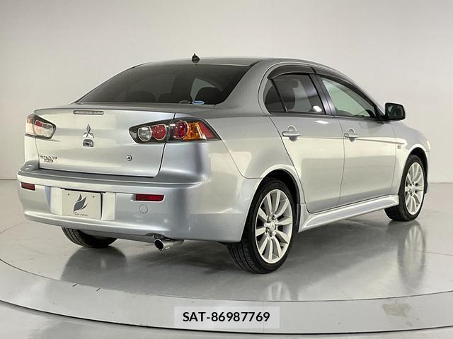 Mitsubishi GALANT FORTIS 2011-05 8072455-11