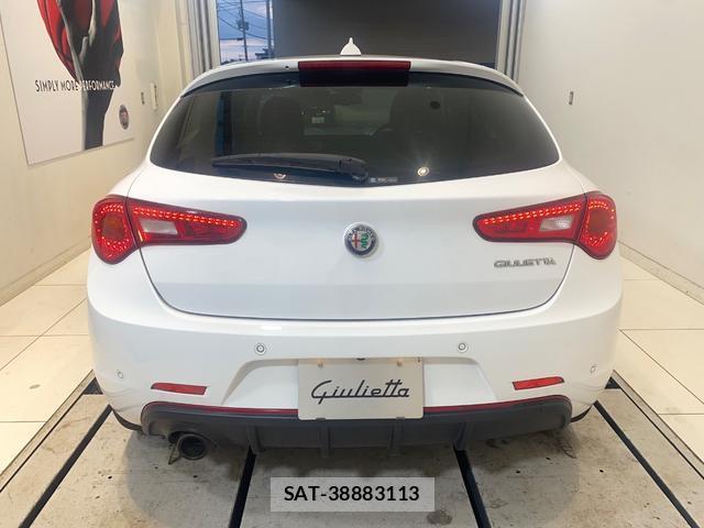 ALFA ROMEO GIULIETTA 2017-06 8070975-4