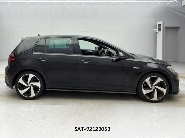 VolksWagen GOLF GTI 2017-06 8072200-5