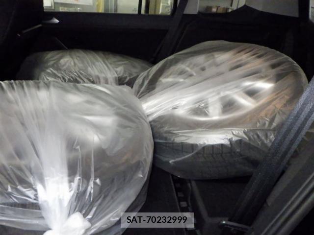 VolksWagen GOLF TOURAN 2017-06 8071011-3