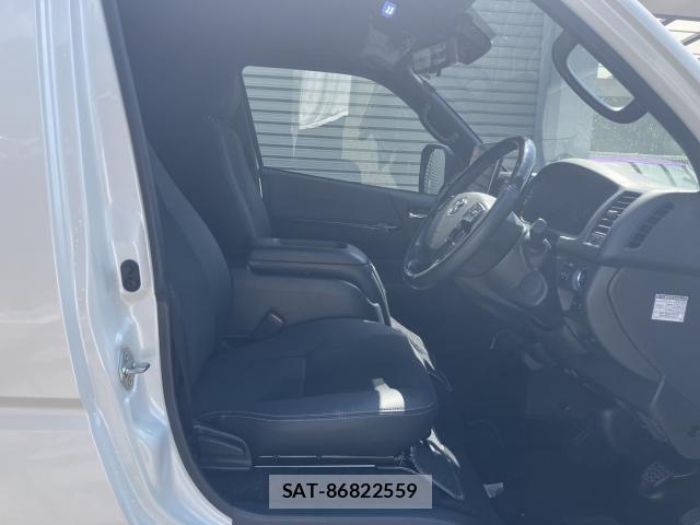 Toyota HIACE VAN 2025-03 8070862-13