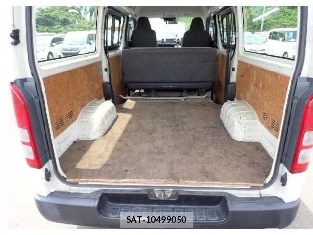 Toyota HIACE VAN 2018-12 8070909-3
