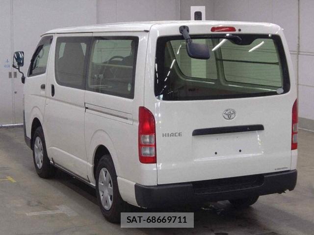 Toyota HIACE VAN 2017-02 8070915-1