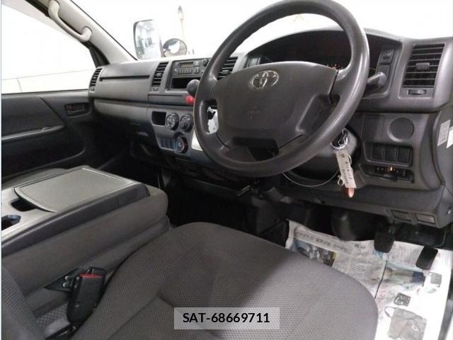 Toyota HIACE VAN 2017-02 8070915-3
