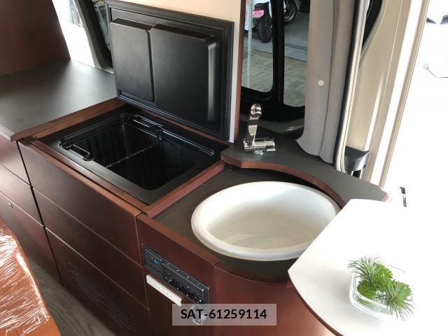 Toyota HIACE VAN 2019-06 8071144-13