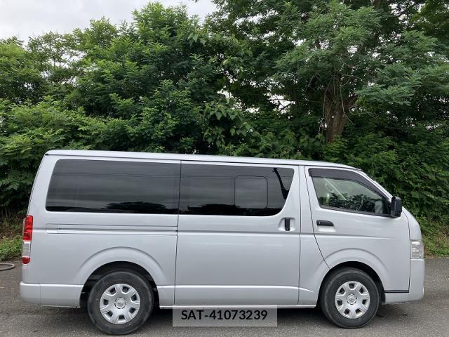 Toyota HIACE VAN 2023-04 8071532-2