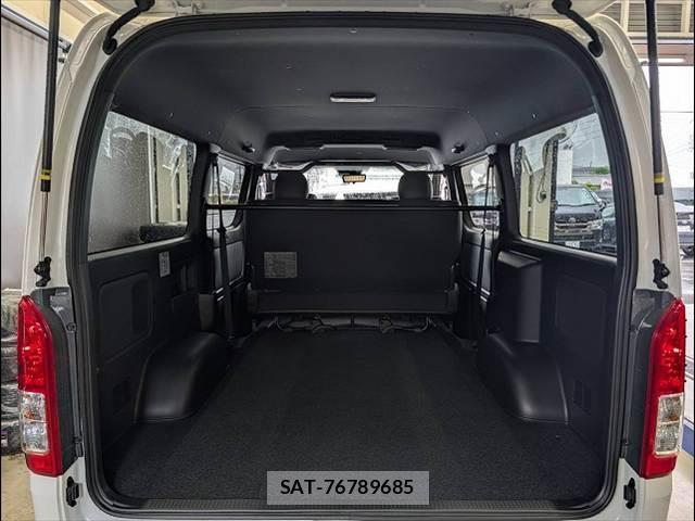Toyota HIACE VAN 2026-01 8071685-12