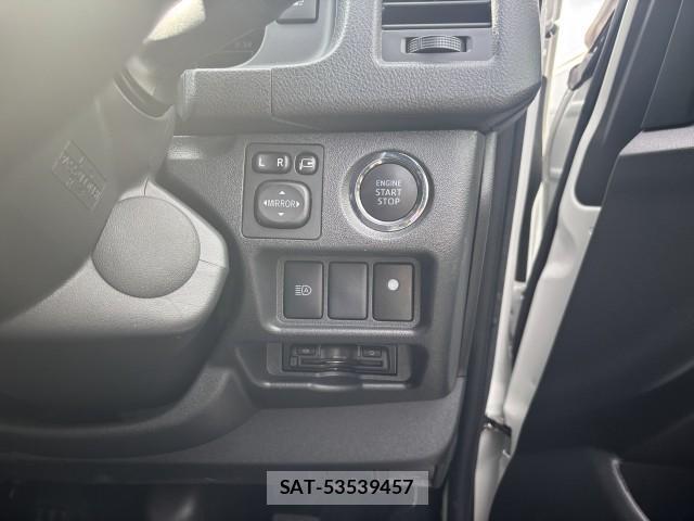 Toyota HIACE VAN 2021-06 8072136-11