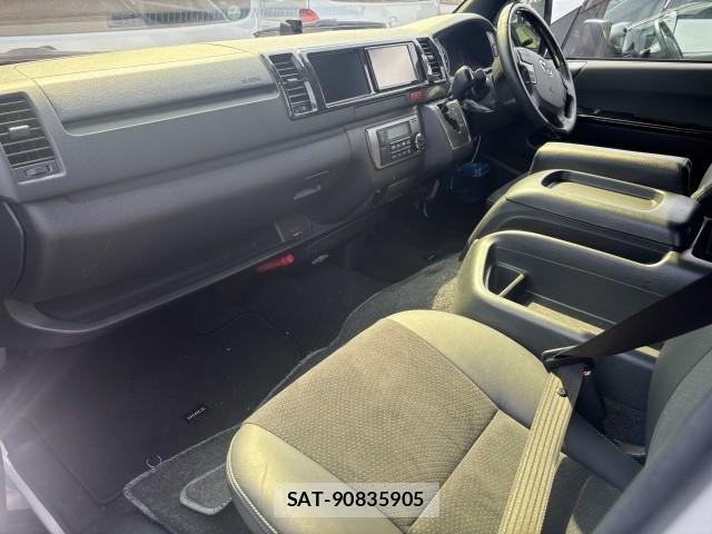 Toyota HIACE VAN 2021-06 8072138-3