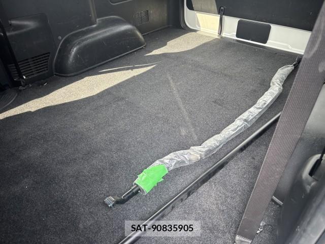 Toyota HIACE VAN 2021-06 8072138-5