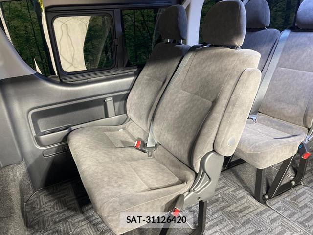 Toyota HIACE WAGON 2023-12 8071400-9