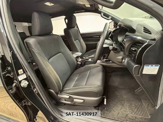Toyota HILUX 2019-01 8071035-4