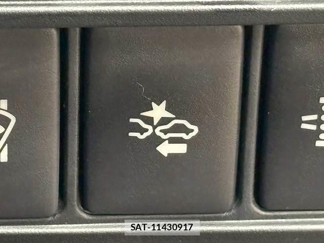 Toyota HILUX 2019-01 8071035-8