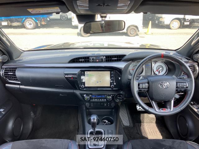 Toyota HILUX 2023-08 8072394-2