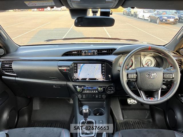 Toyota HILUX 2023-04 8072395-2