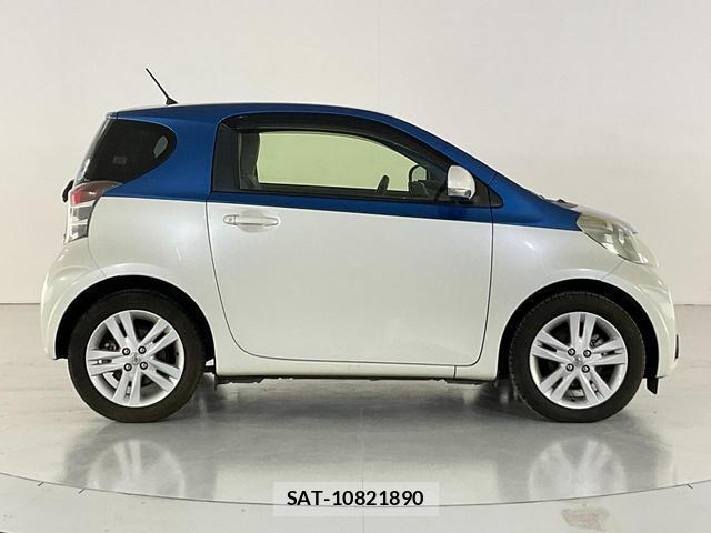 Toyota IQ 2014-05 8072459-13