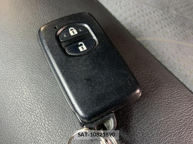 Toyota IQ 2014-05 8072459-6
