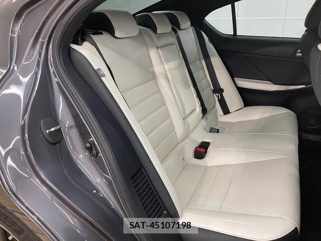 Lexus IS 2021-06 8071553-11