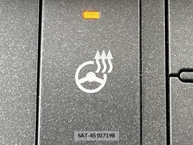 Lexus IS 2021-06 8071553-5