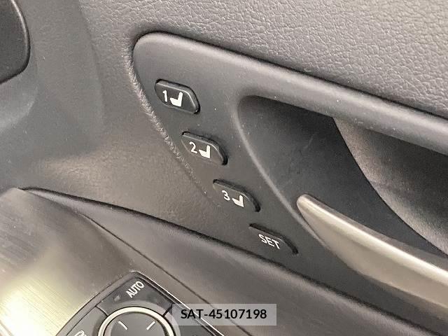 Lexus IS 2021-06 8071553-6