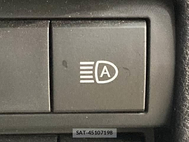 Lexus IS 2021-06 8071553-8