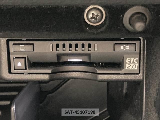 Lexus IS 2021-06 8071553-9
