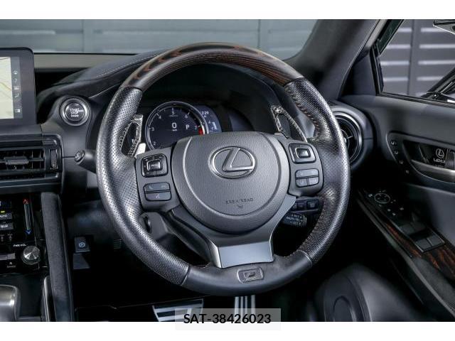 Lexus IS 2023-02 8071705-17