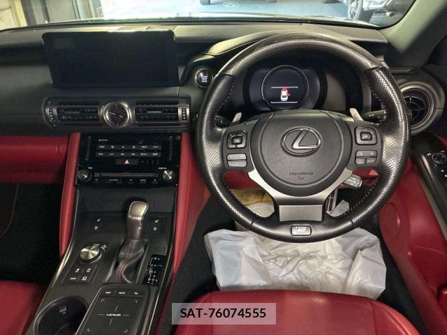 Lexus IS 2021-04 8072198-2
